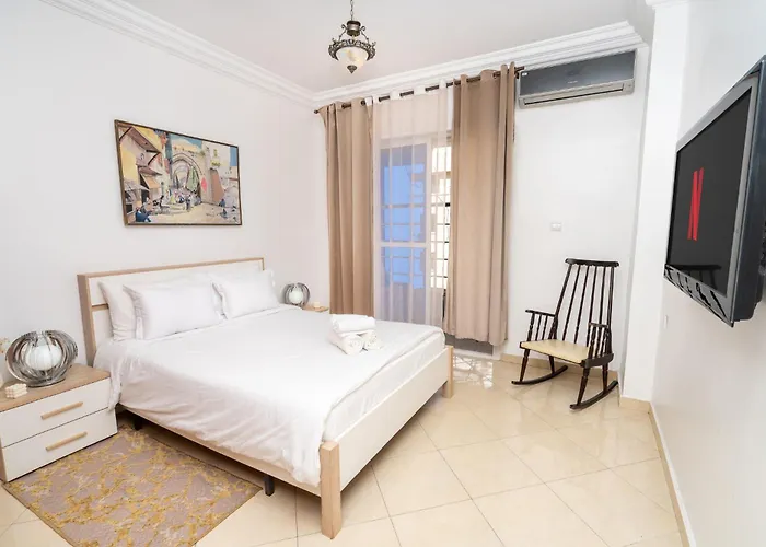 Appartement 2 Chambres Pres De La Corniche